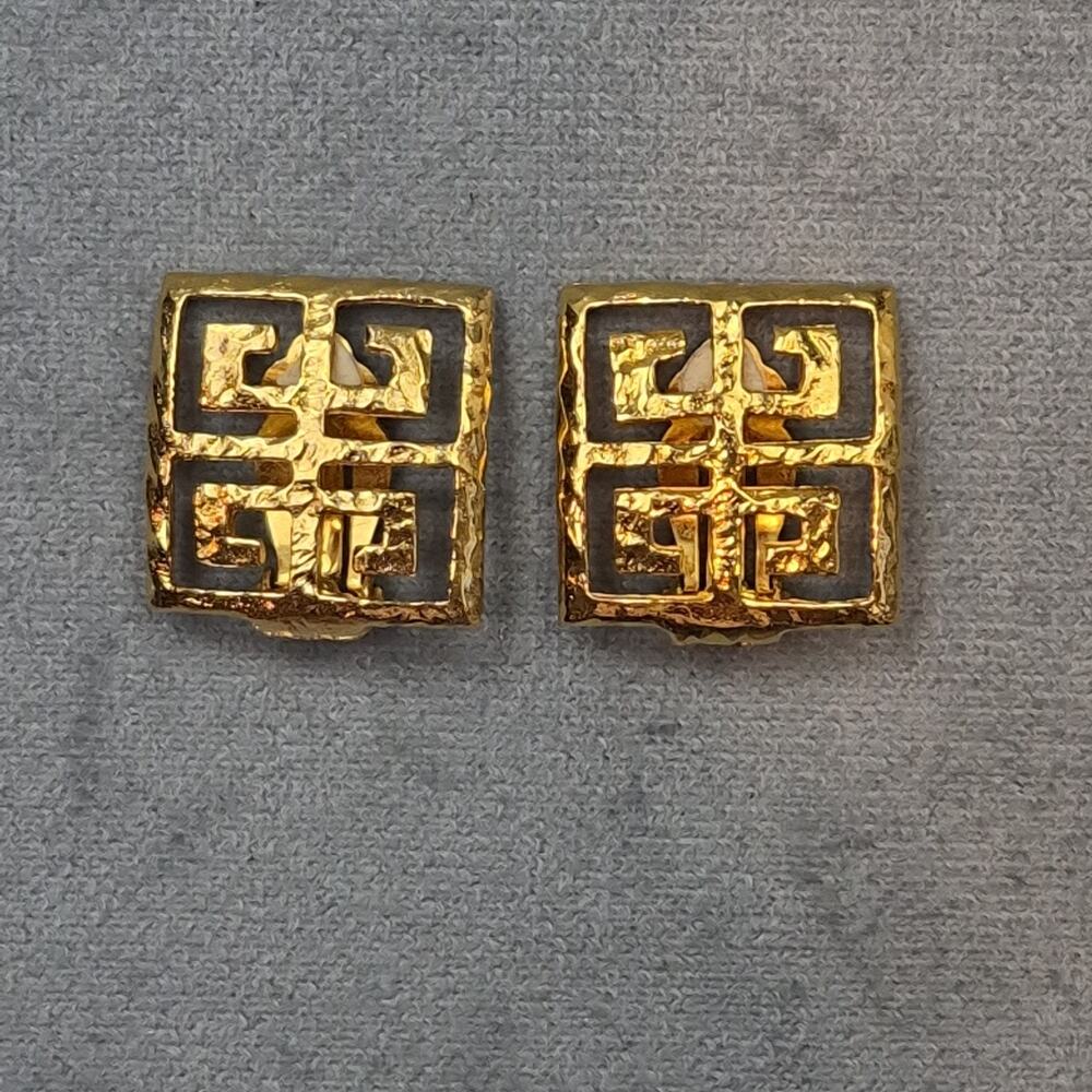 Givenchy Hammered Gold Glam Vintage 80s 90s Logo Monogram 4G Clip Earrings